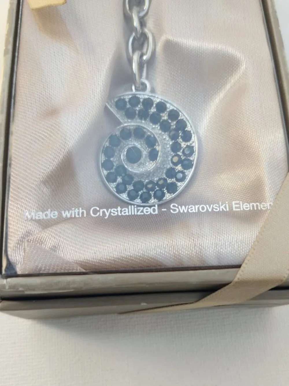 Argento SC Spiral Sea Shell Key Ring Key Chain Black Swarovski Details NEW